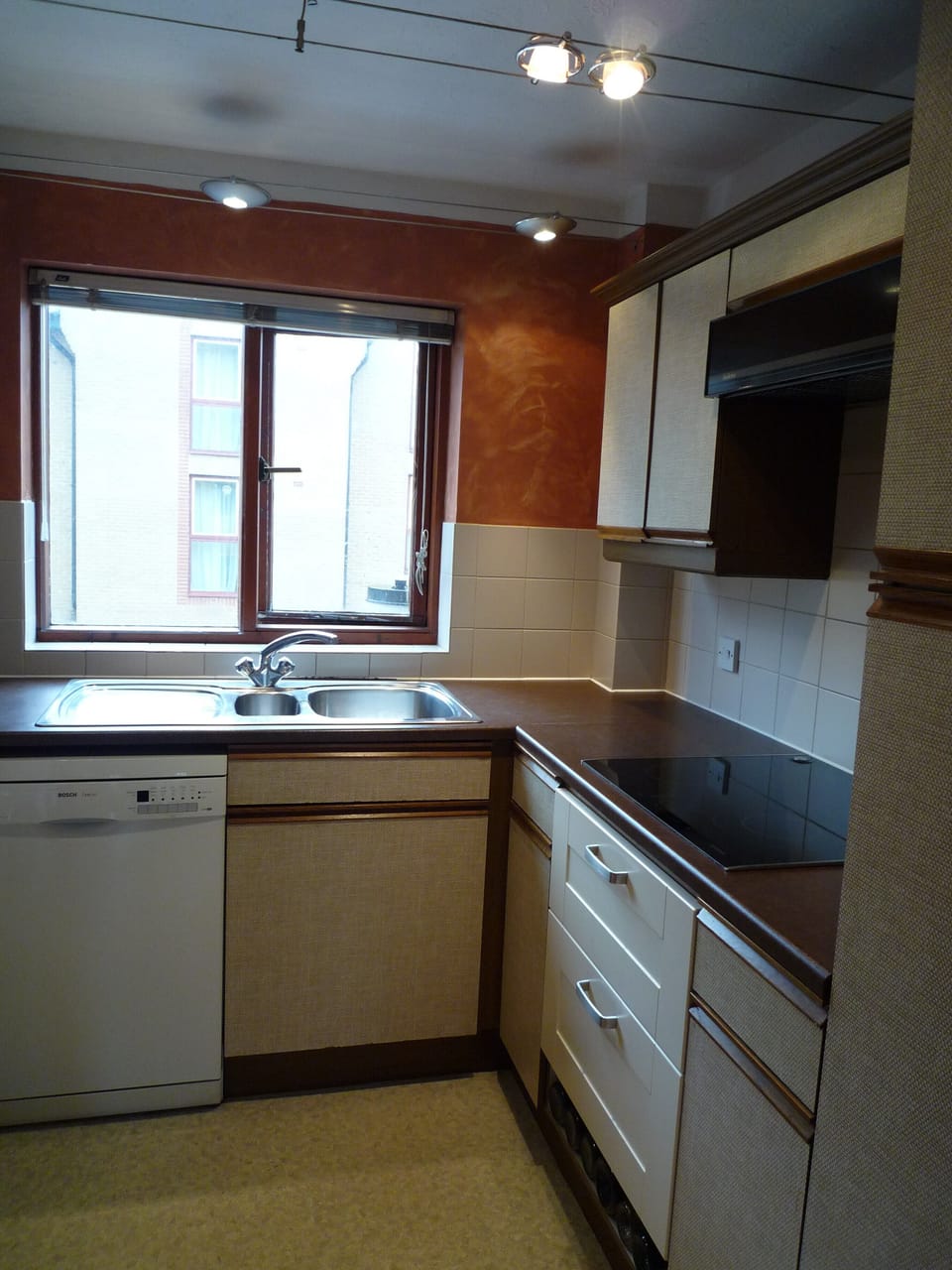 London Tower Bridge apartment - kitchen