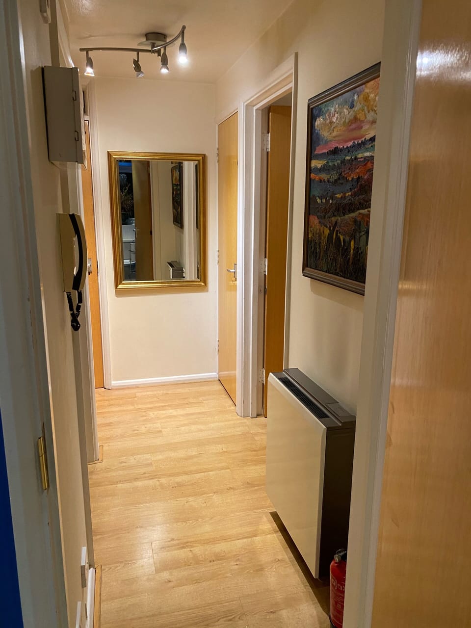 London Tower Bridge apartment - inside hallway