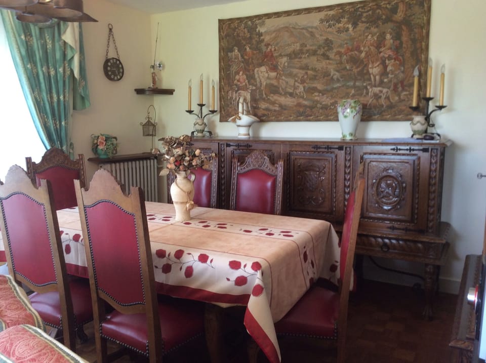 Dining room - large extending French ornate table