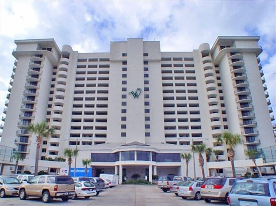 WaterCrest  has a personality of it's own. Tennis - full beach service
