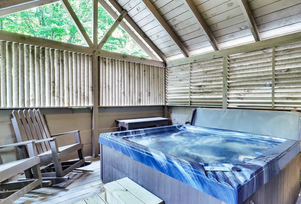 Indoor spa tub