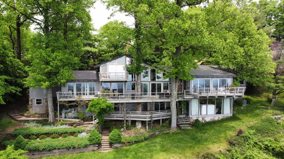 Eagle Eye View Mountainside