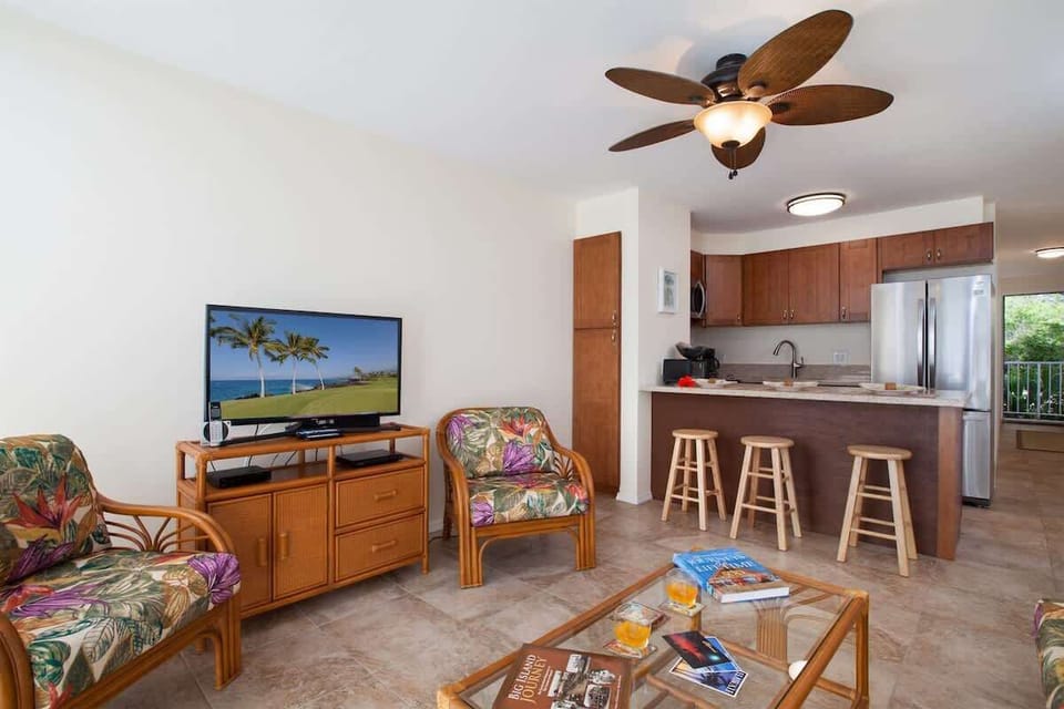Living room area with flat screen TV