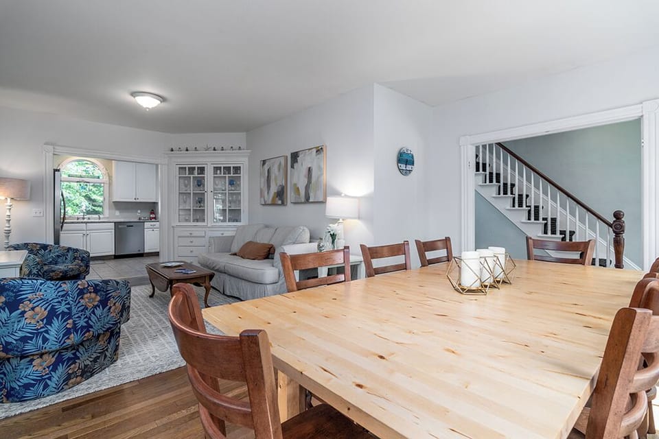 Dining open to living