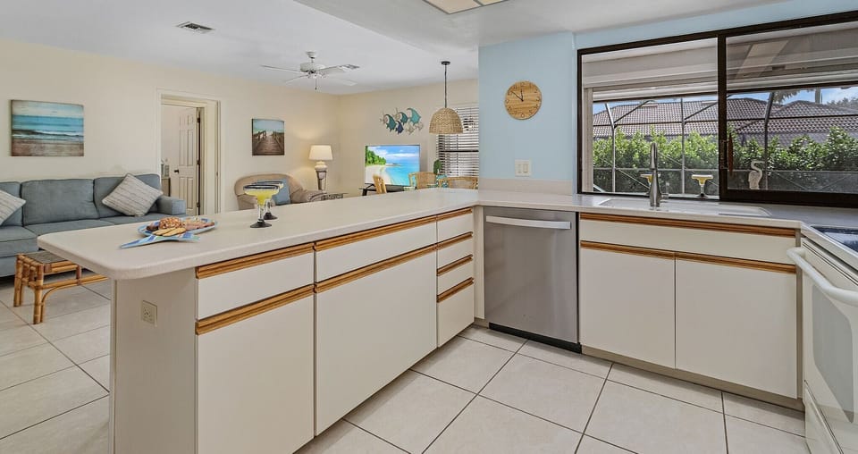 Open concept Kitchen/ Family room with large peninsula and stools 