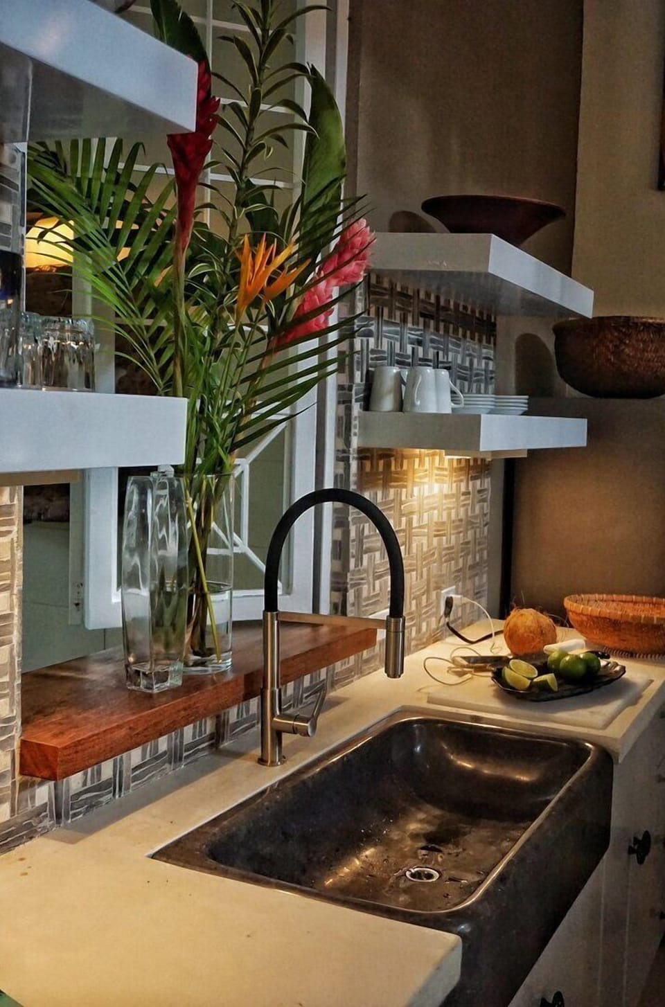 Brand new appliances and fixtures in this Manuel Antonio rental.