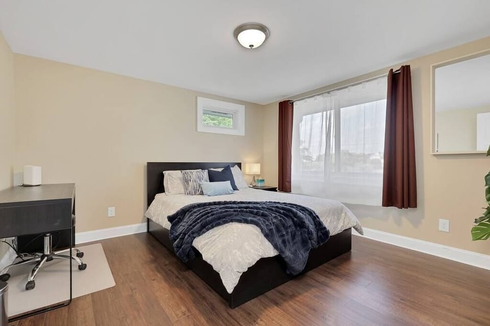 Upper level bedroom with a cozy queen sized bed and a work desk.

Bedroom 3 of 6