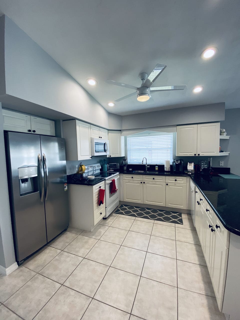 Gourmet kitchen 