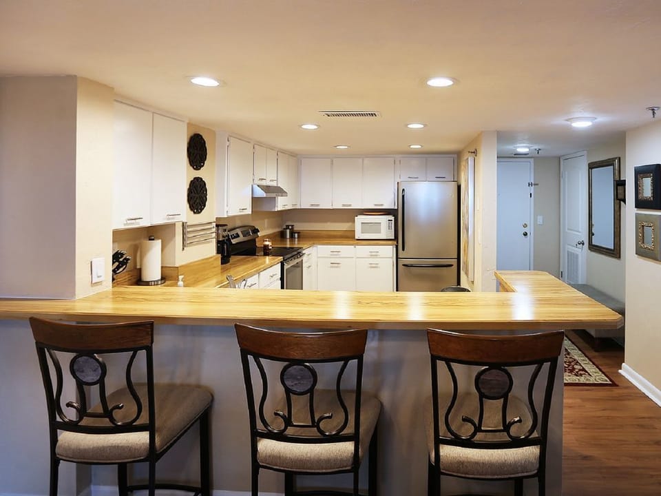 Condo entrance, breakfast bar and kitchen