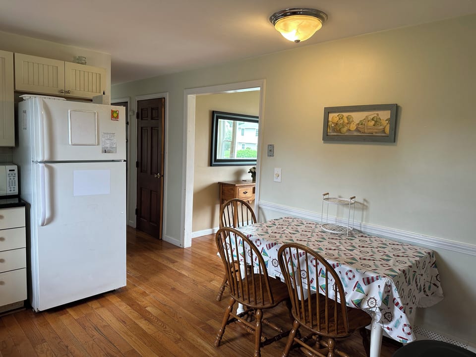 Fully stocked eat in Kitchen