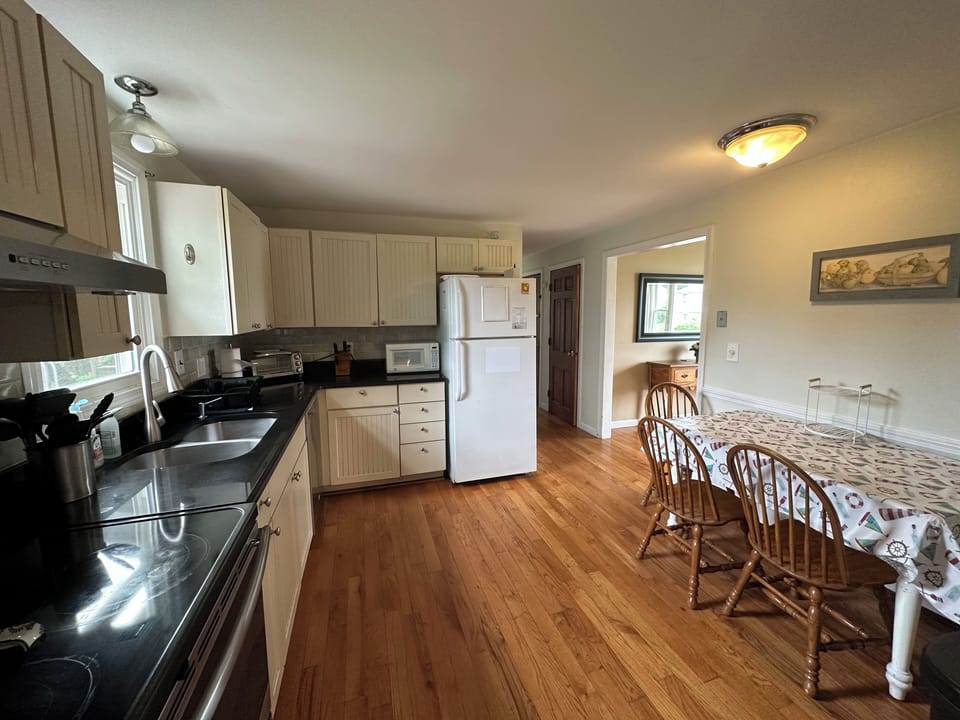 Fully stocked eat in Kitchen - recently replaced stove and dishwasher 2022