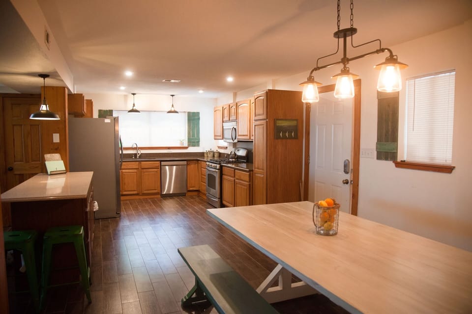 Kitchen & dining