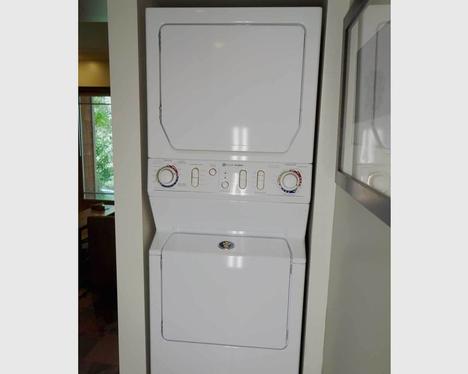 washer & dryer in unit