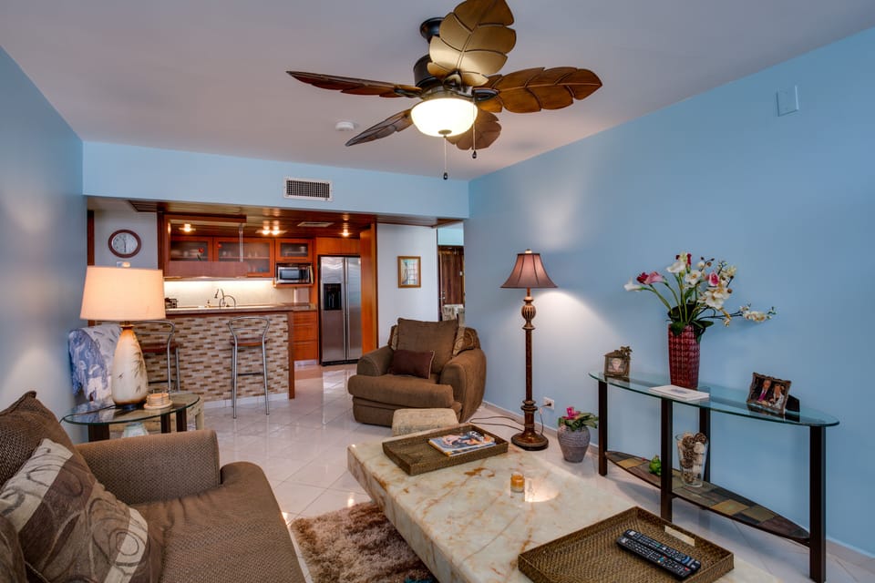 2nd living space with 40" TV.
