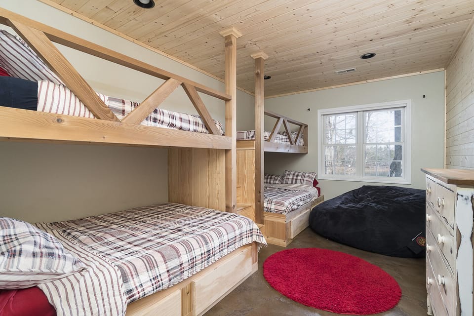 Bunk room with double beds on the bottom, singles on the top, can easily fit 8!