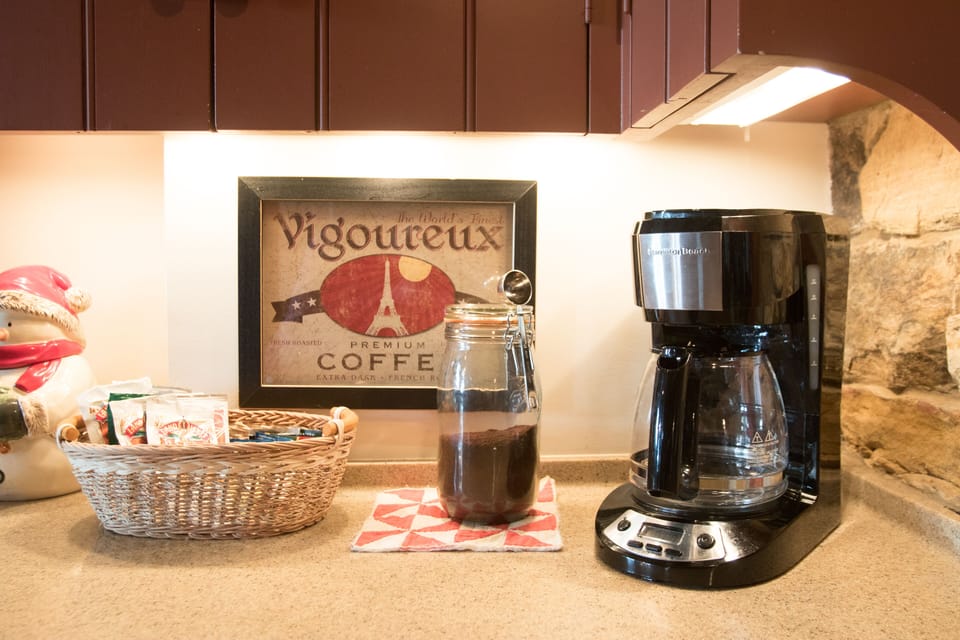 Coffee and a small variety of hot chocolate and tea are provided for guests