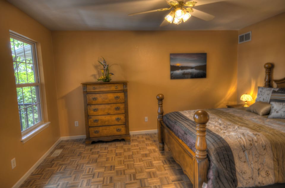 Lake view Guest Room