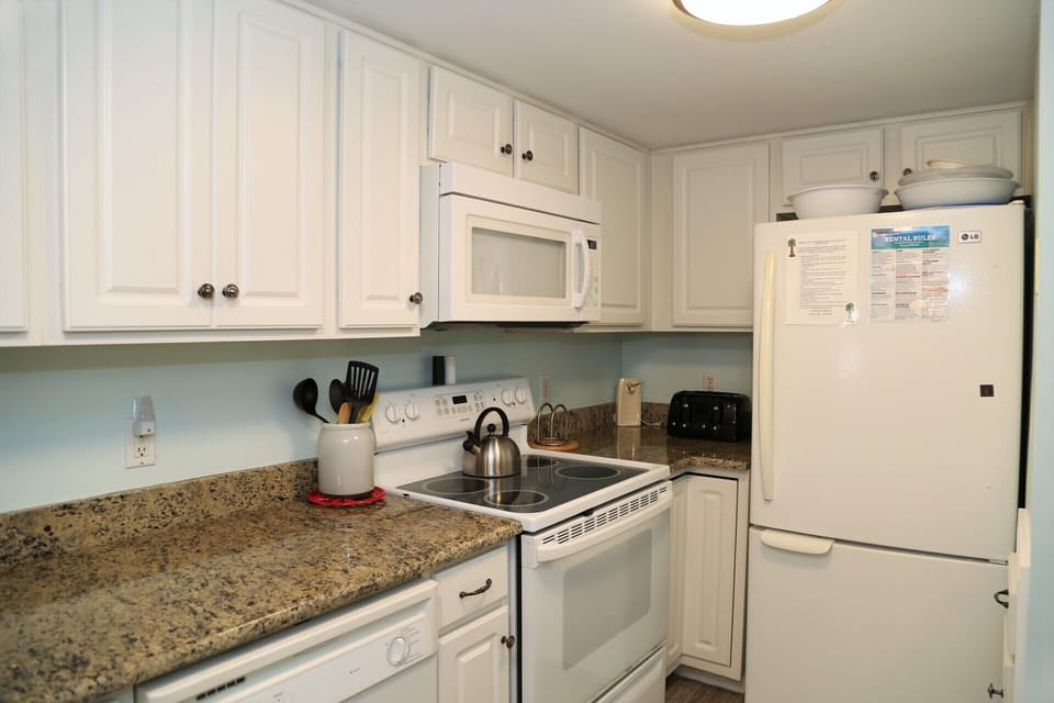 Tropical Winds 304 - Fully Equipped Kitchen