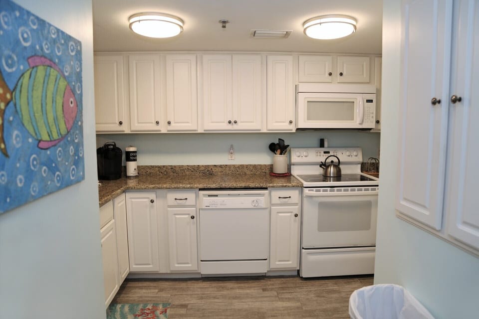 Tropical Winds 304 - Fully Equipped Kitchen with Granite Counters