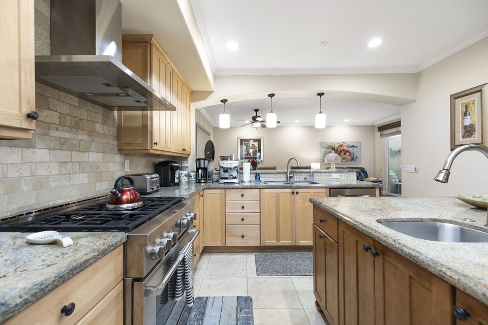 Kitchen also opens to the dining room