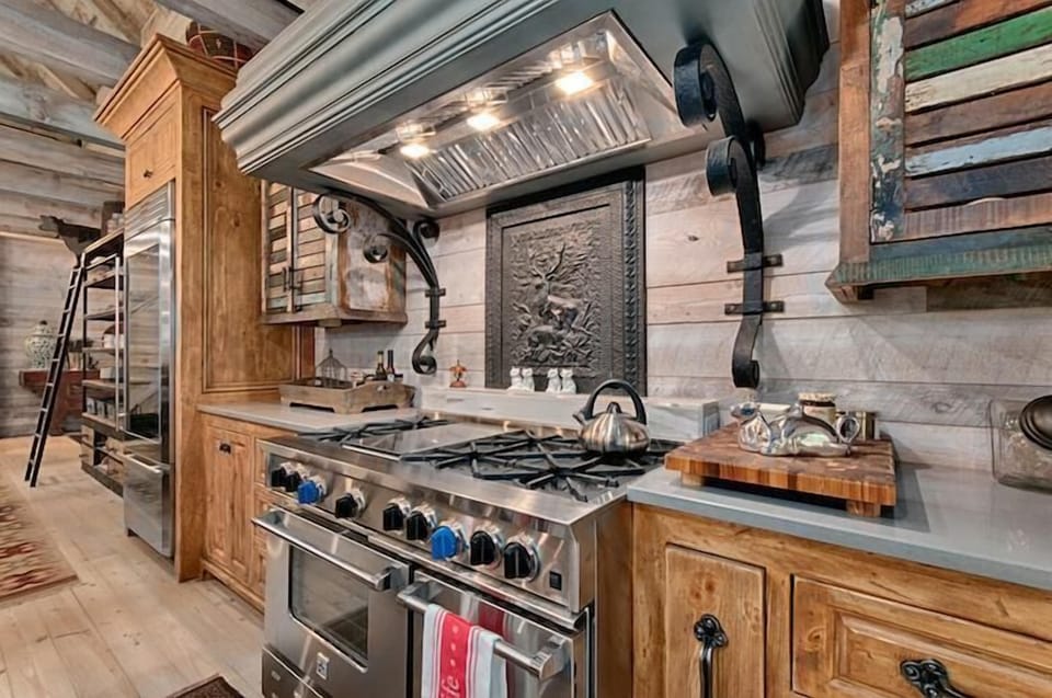 Gas Stove W/6 Burners 2 Ovens