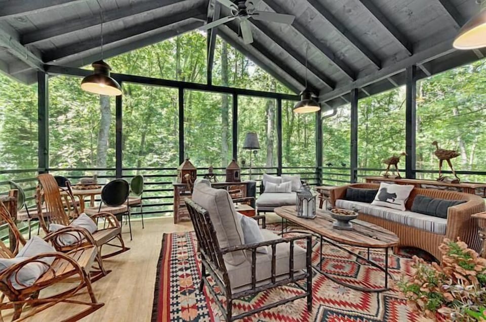 Rear Screened In Porch