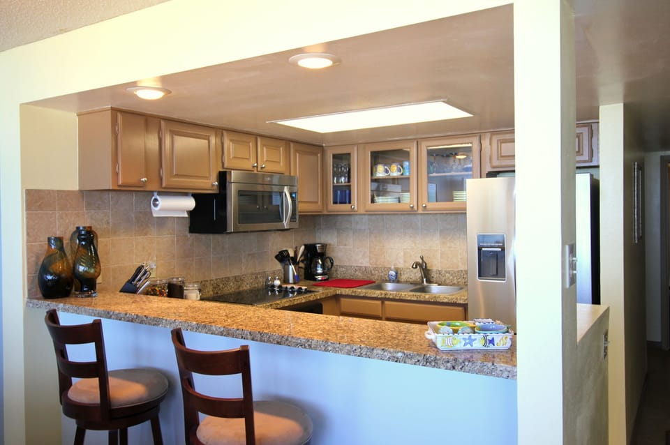 Fully stocked kitchen, with bar seating