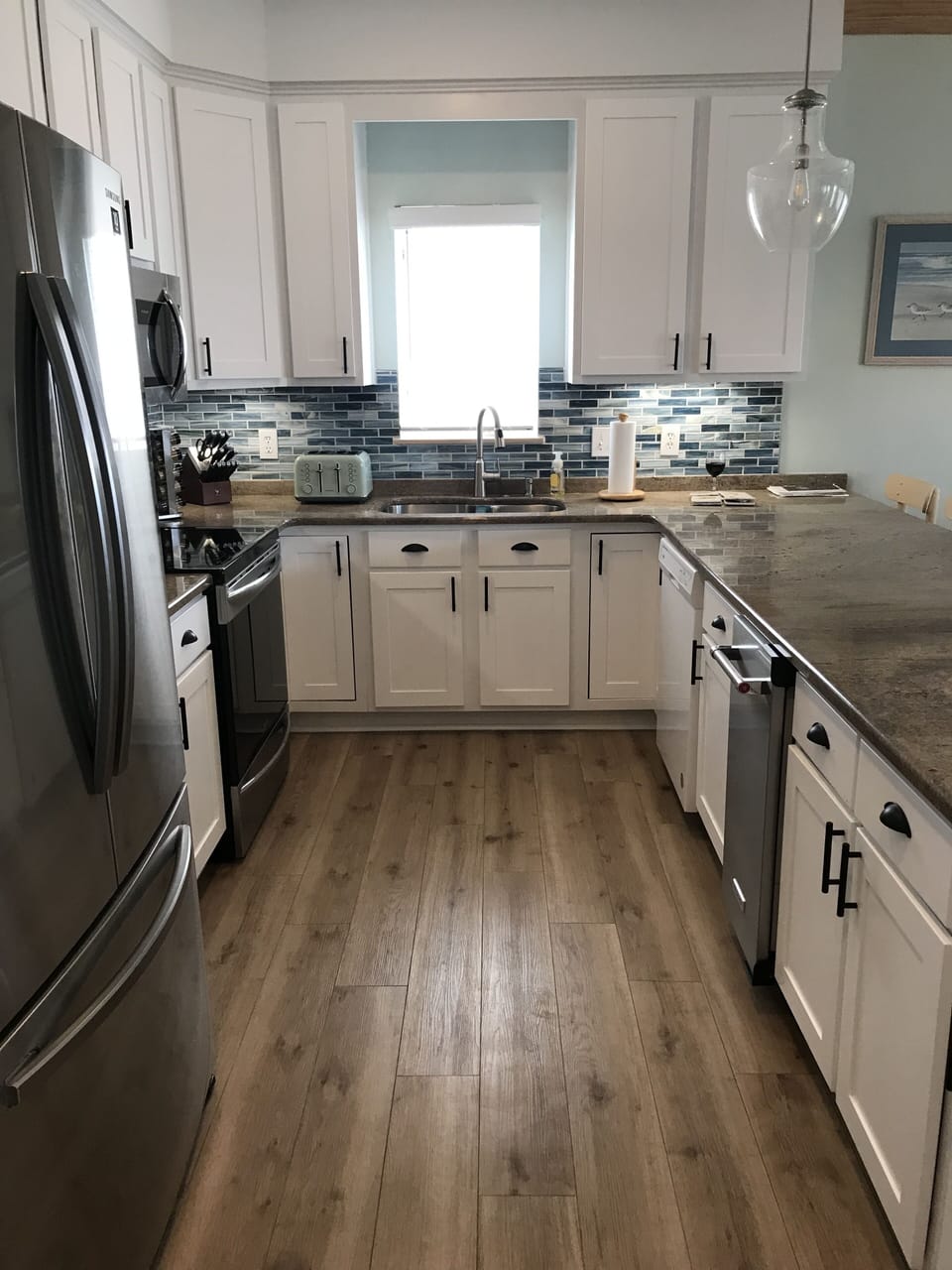 Roomy well-equipped kitchen with granite countertops, ice-maker, 2022 updates. 