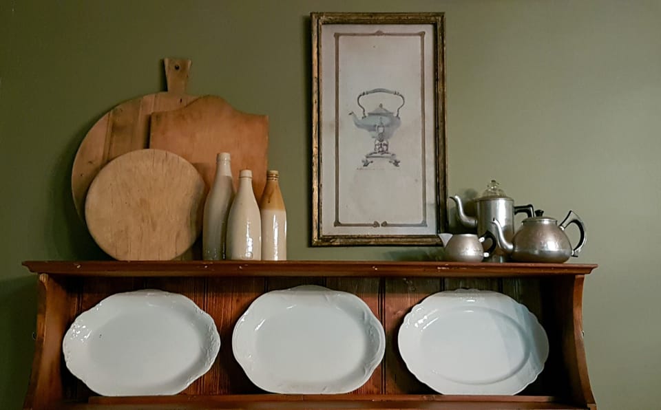Country Dresser
