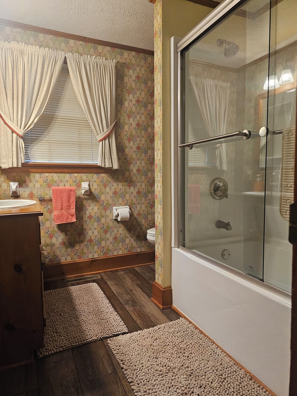 Main bath in hallway.