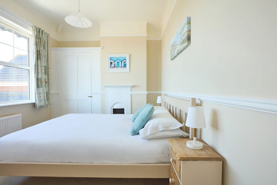 Upstairs Double Bedroom with Sea View