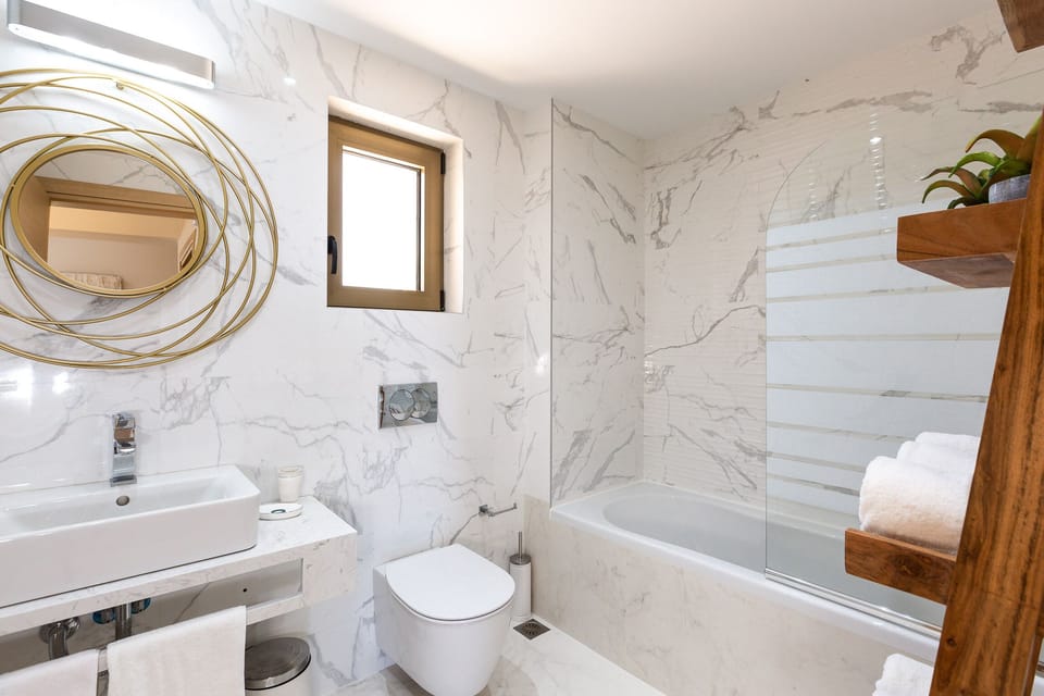 The bedroom has balcony access, walk-in closet and en-suite bathroom.