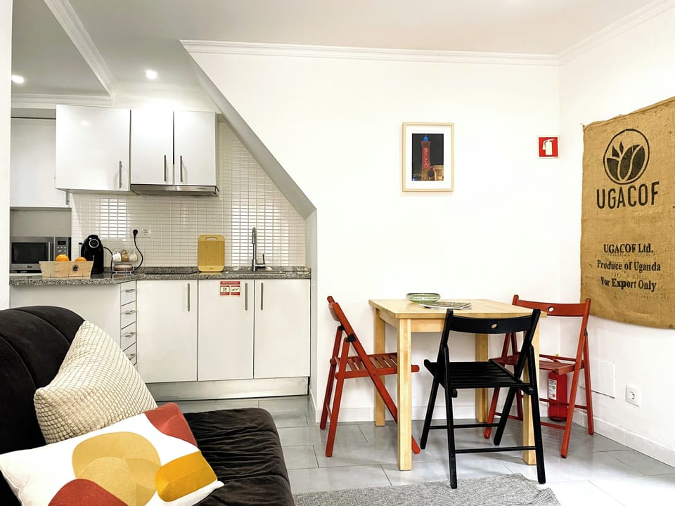 Dining area and fully equipped kitchen