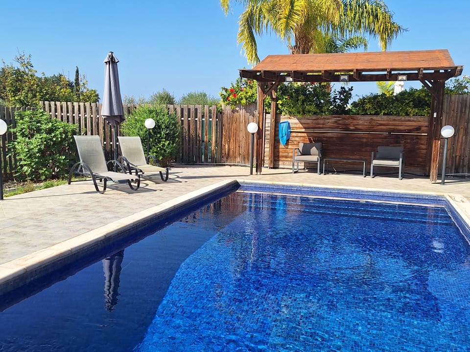 Pool & Pergola
