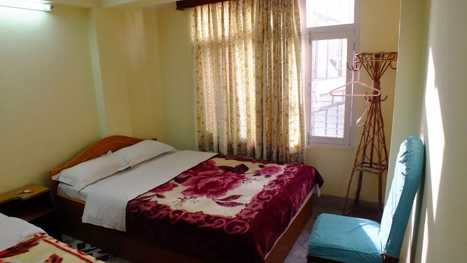 Deluxe Double Room, 1 King Bed, Non Smoking | Hypo-allergenic bedding, in-room safe, soundproofing, free WiFi