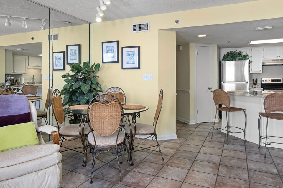 Dining Area with plenty of seating & lighting for a fabulous meal!