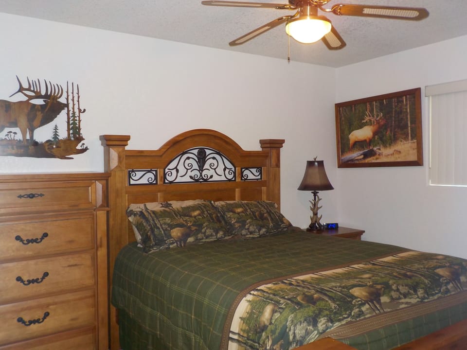 BEDROOM 2 WITH QUEEN BED DOWNSTAIRS