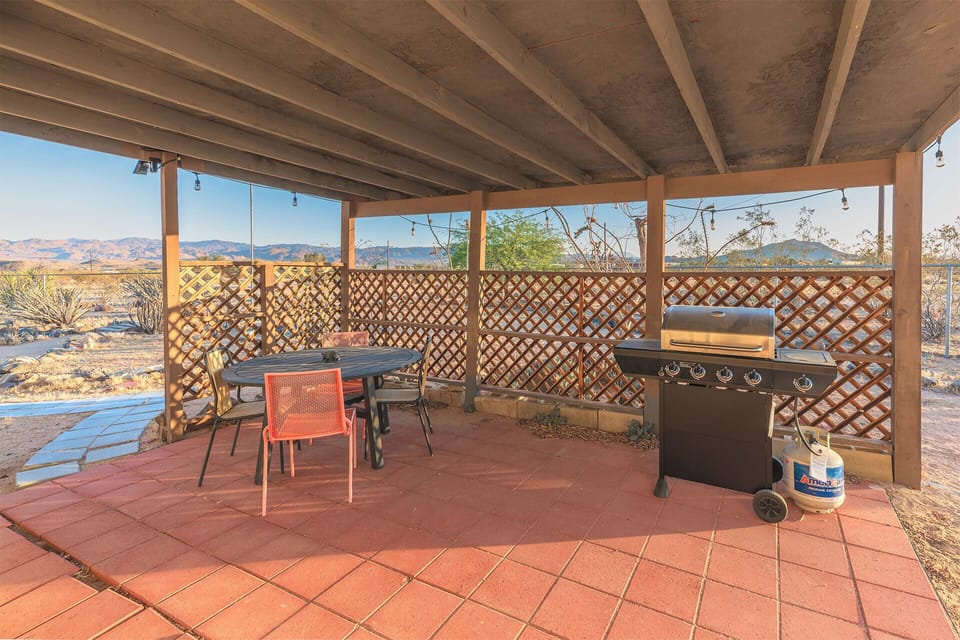 Dining el fresco, bbq included.