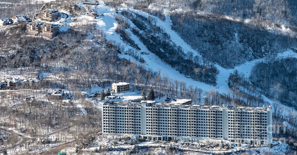 ❄️ ⛄️ ❄️ 
Sugar Top Resort with Ski slope in background 
❄️ ⛄️ ❄️