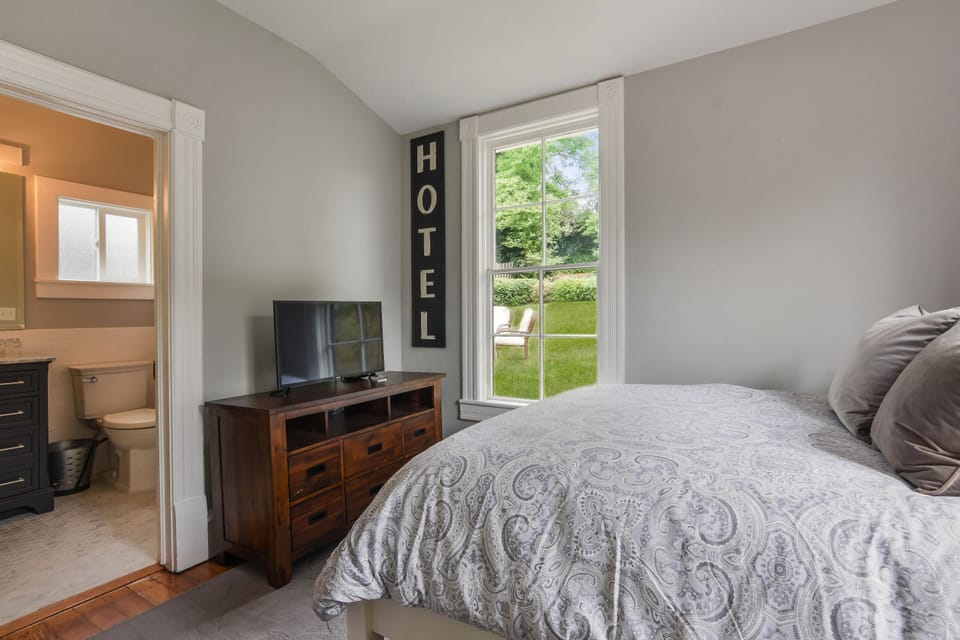 Downstairs Bedroom/Bath
