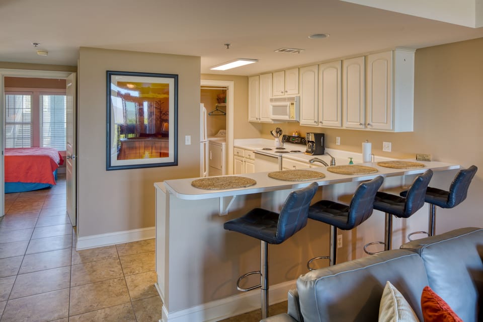 Fully equipped kitchen with four barstools