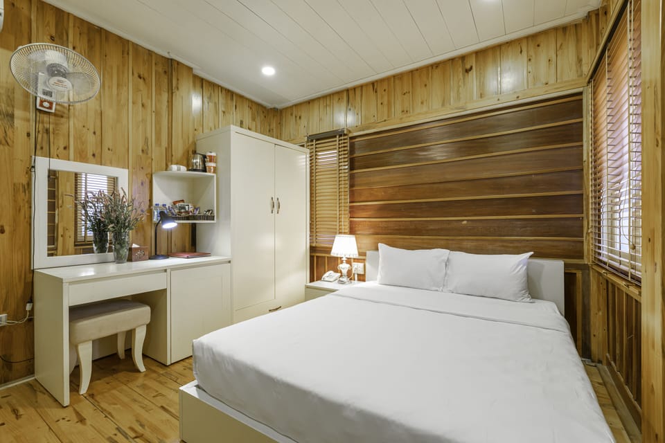 Deluxe Double Room | In-room safe, desk, soundproofing, WiFi (free)