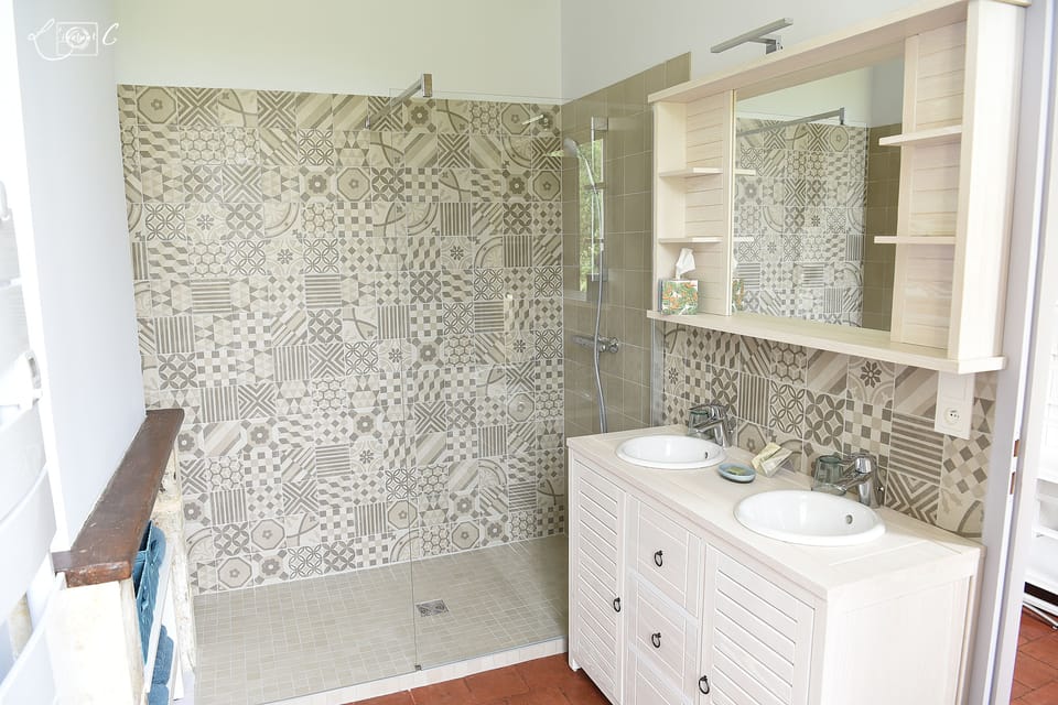 Double Room, 2 Bedrooms, Connecting Rooms, Garden View | Bathroom | Shower, hair dryer, towels