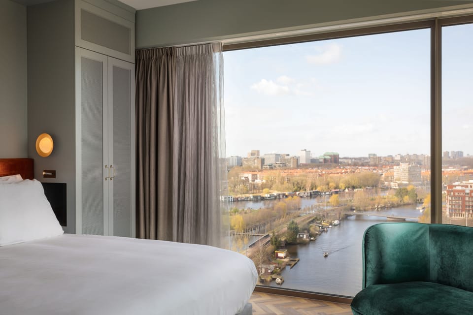 Superior Room, Canal View | Minibar, in-room safe, desk, laptop workspace