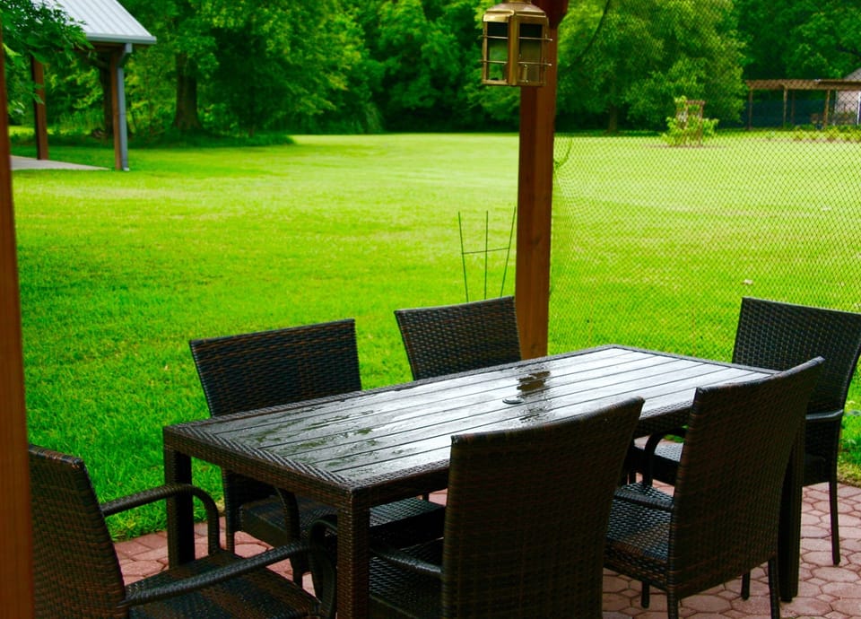 Pergola Dining Area