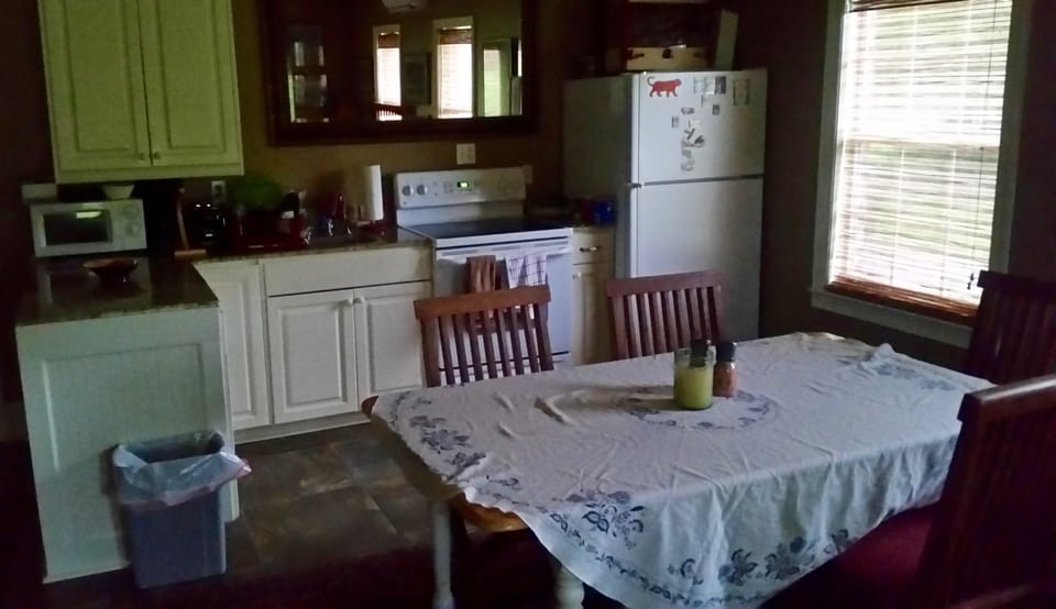 Kitchen & Dining Area