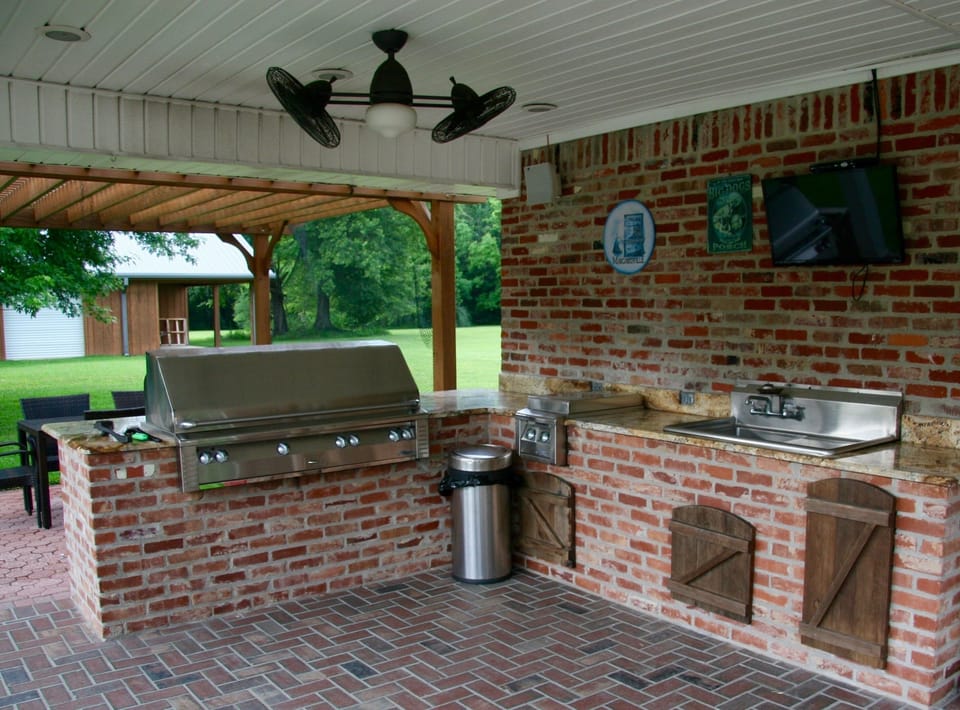 Outdoor Kitchen/Grill
