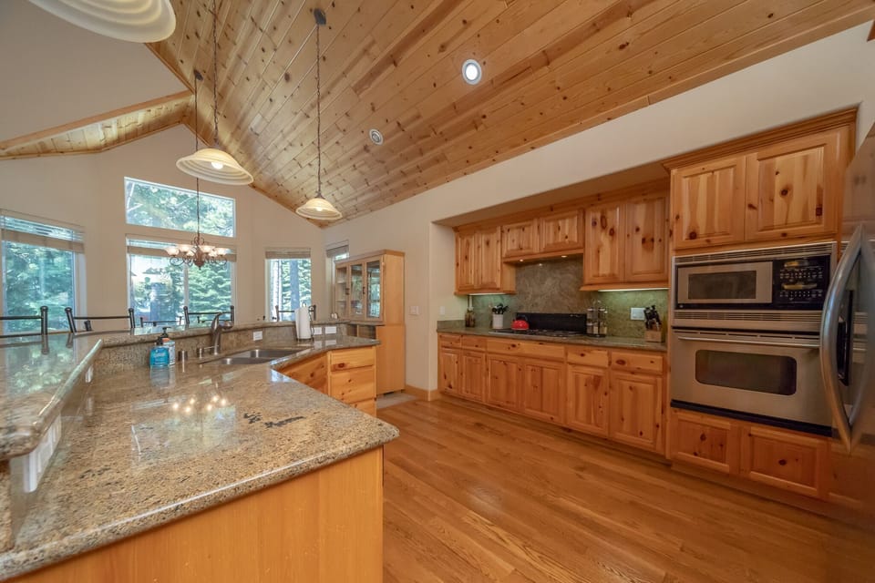 Spacious kitchen 