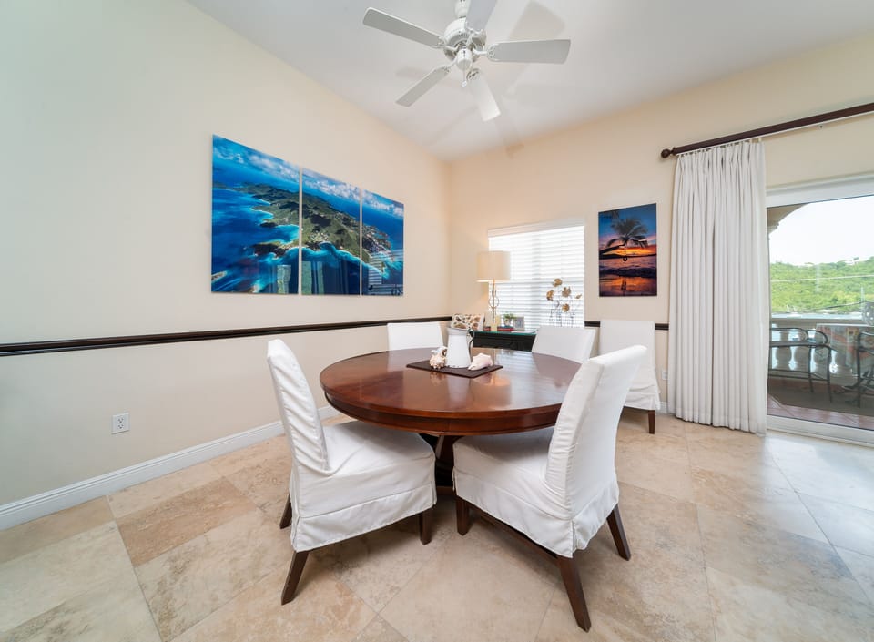 Dining table for seating for 6 people