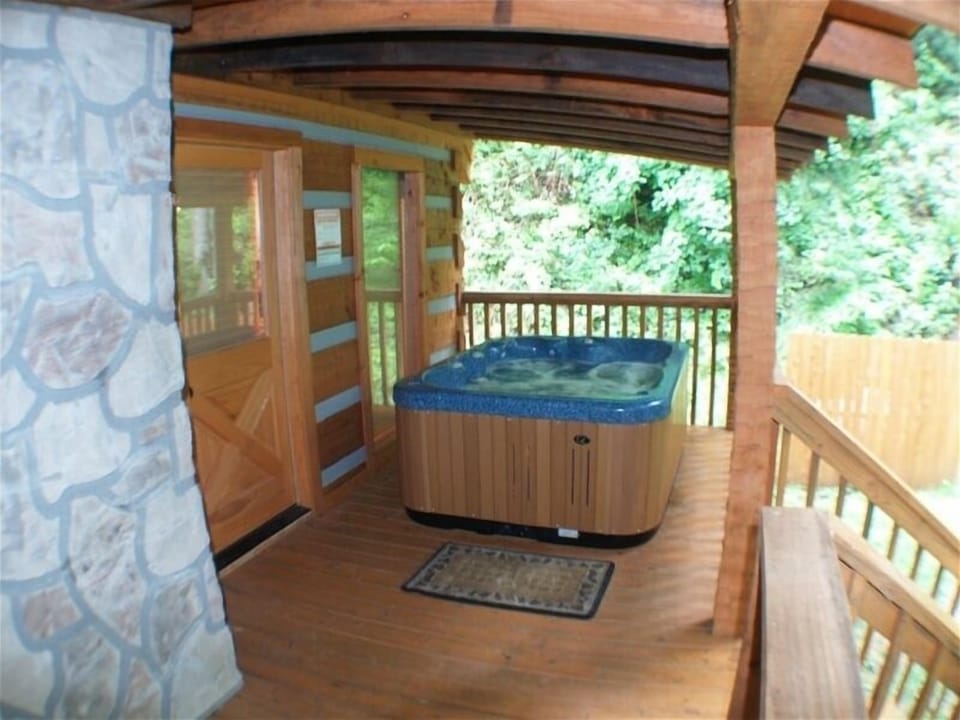 Hot Tub on Deck - Pull down blind for additional Privacy